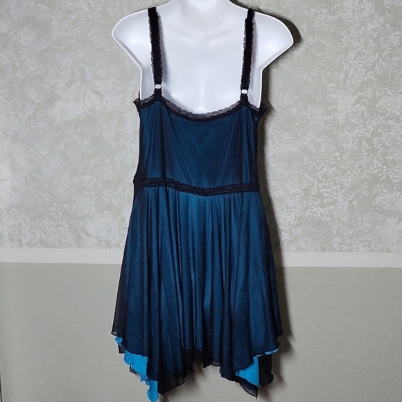Chic Asymmetrical Teal Dress with Black Trim - Picture 6 of 9